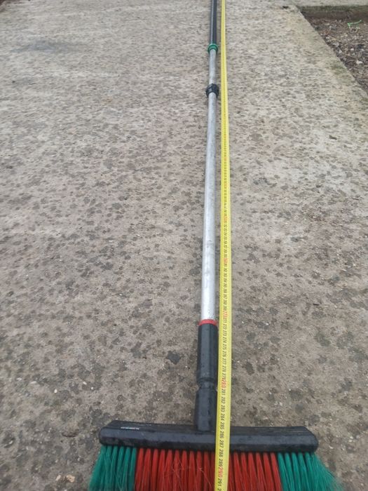 Vând perie  auto telescopica .