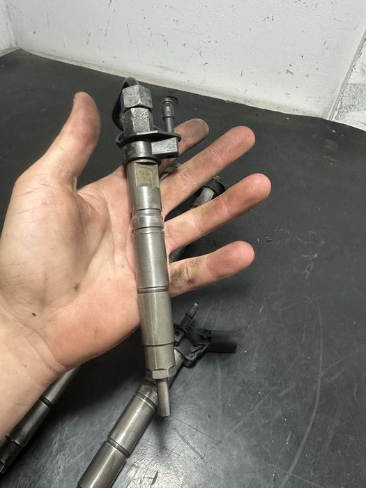 Injector injectoare Mercedes sprinter W906 3.0 CDI V6 Sprinter 318 Cdi