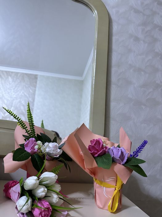 Зеркало в рамке из чистого дерева …..
