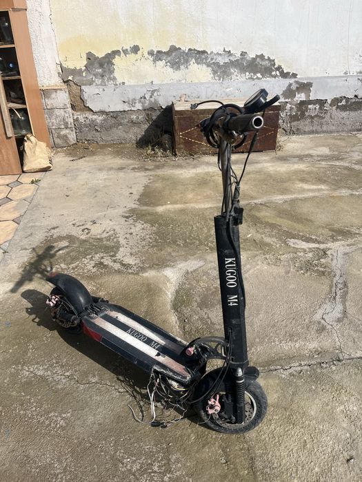 KUGOO M4 самокат