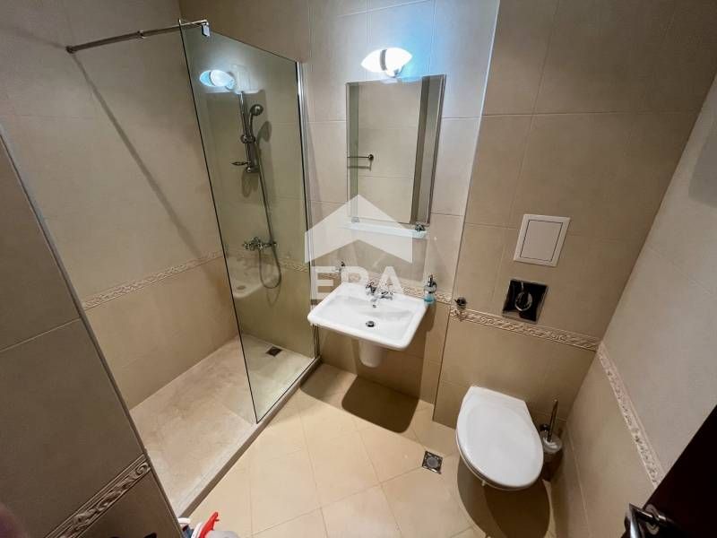 Двустаен, обзаведен, югоизточен апартамент за продажба, с морска панор