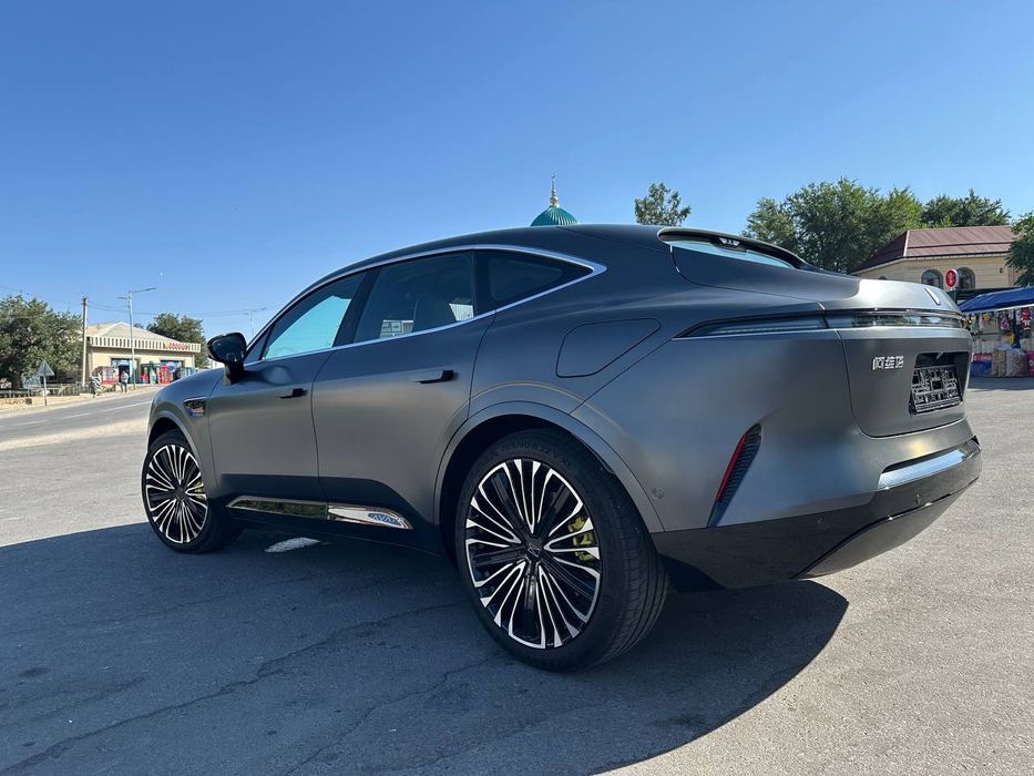 Avatr 11 AWD 2024