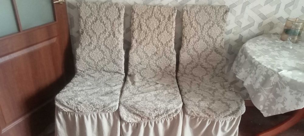 Стол со стульями