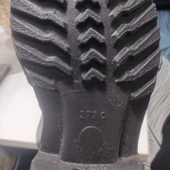 Сапоги мужские  . Отличного качества !  Размер 43 россия