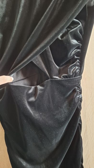 Кадифена, черна рокля, Zara
