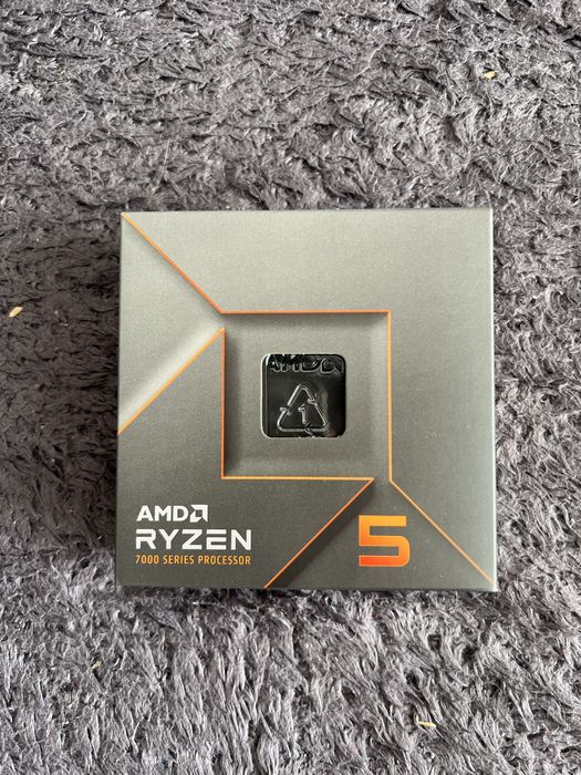 Pc gaming AMD RX 6650 XT, AMD Ryzen 5 7600X, 16GB RAM DDR5 + tastatura si mouse