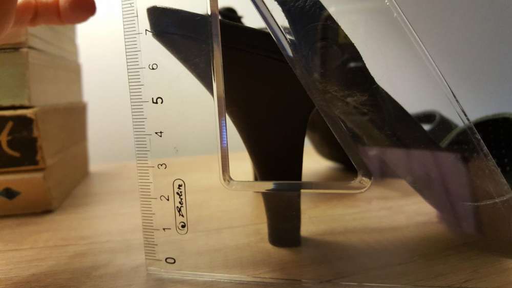 Sandale numar 36 merg chiar si 35 jumate fff mici si delicate