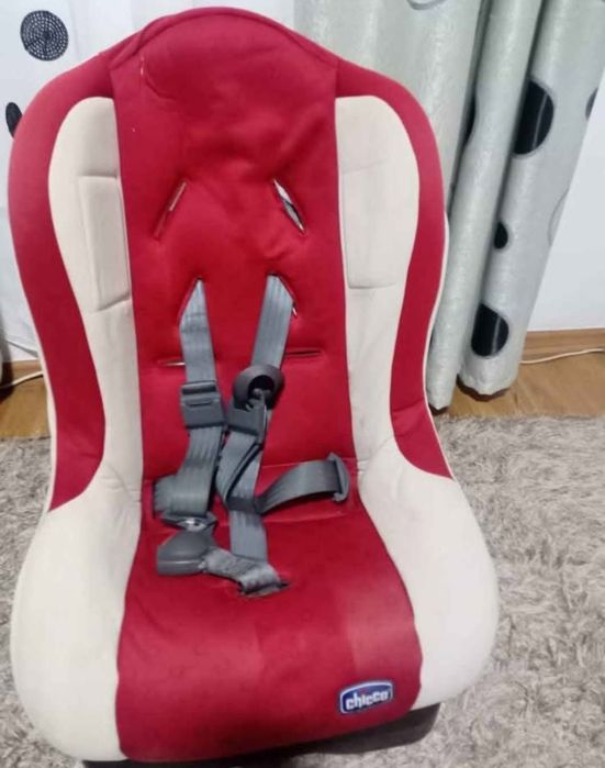 Scaun auto Chicco pentru copii 0-36 kg in stare foarte bună