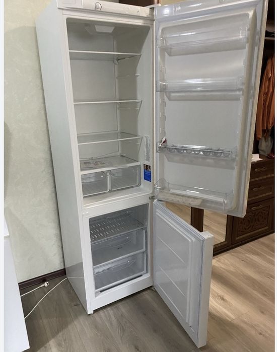 Продам холодильник индезит