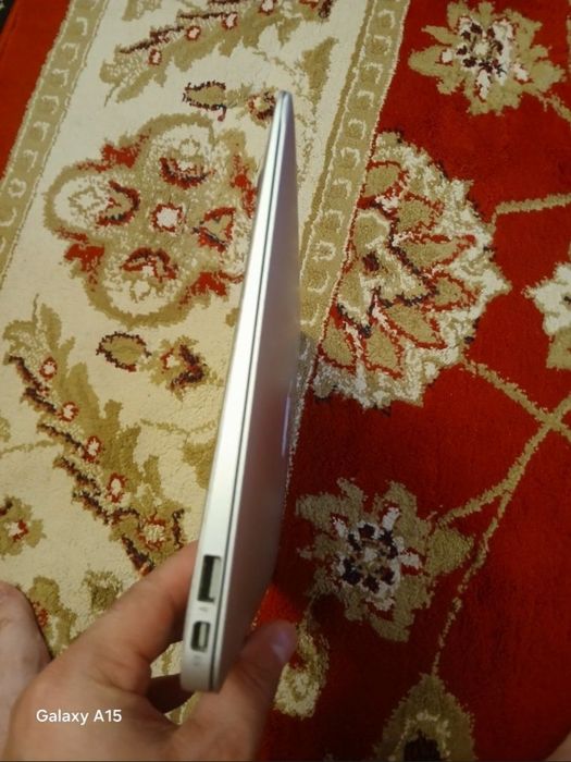 Vand macbook air de piese