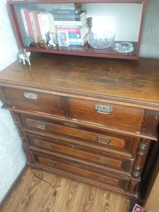 Срочно комод стариный, антикварный, из чистого дерева,