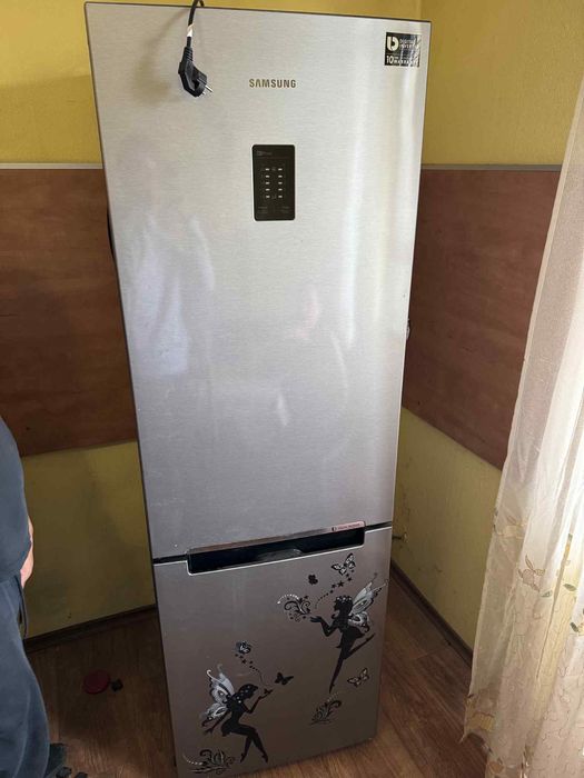 Хладилник с долна камера