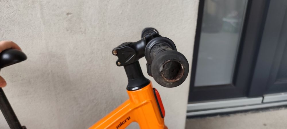 Bicicleta fara pedale/de echilibru