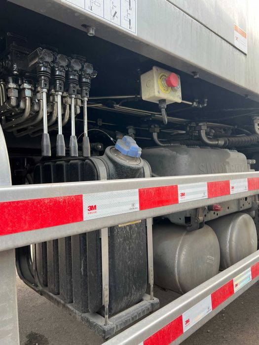 Автобетононасос марки JIUHE JH52 на шасси HOWO TX (52 метр)