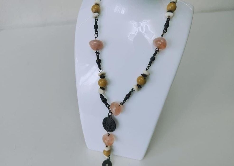 Vechi colier lant cu pietre din sticla roz ,copii