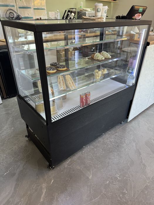 Витринный холодильник