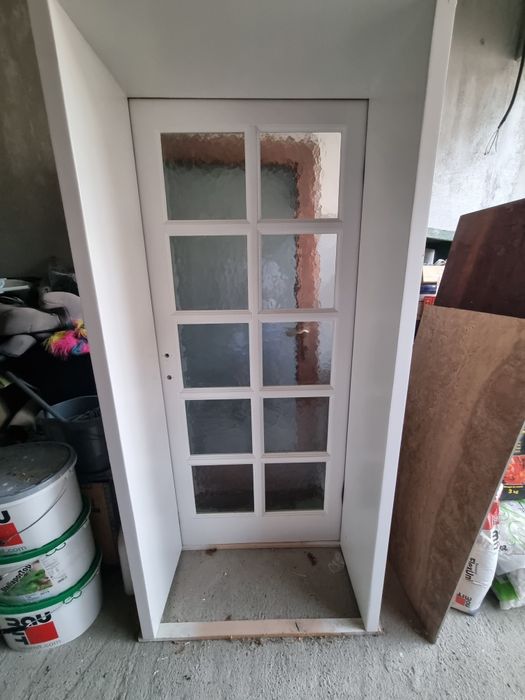 Usa interior cu pervaz