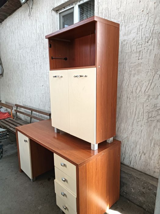 Продам шкаф и стол