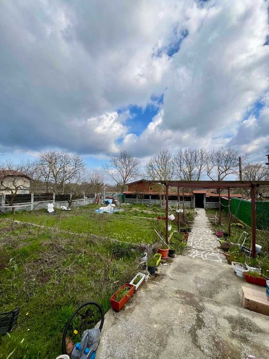 Продава Къща в с. Островче