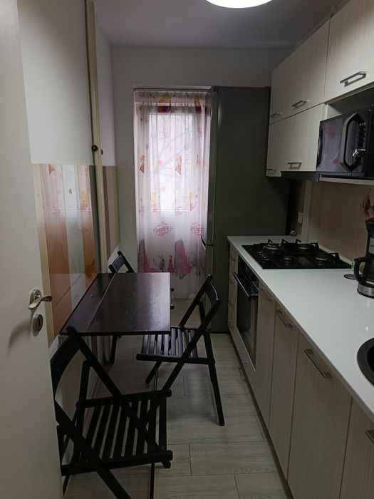 Închiriez apartament cu 3 camere