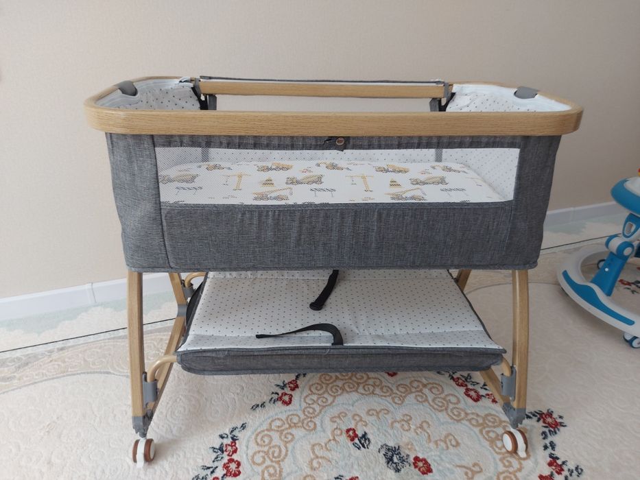 Детский кровать.