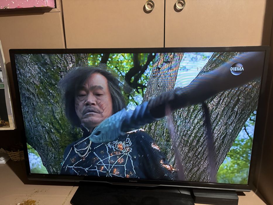 Продавам телевизор philips 43инча