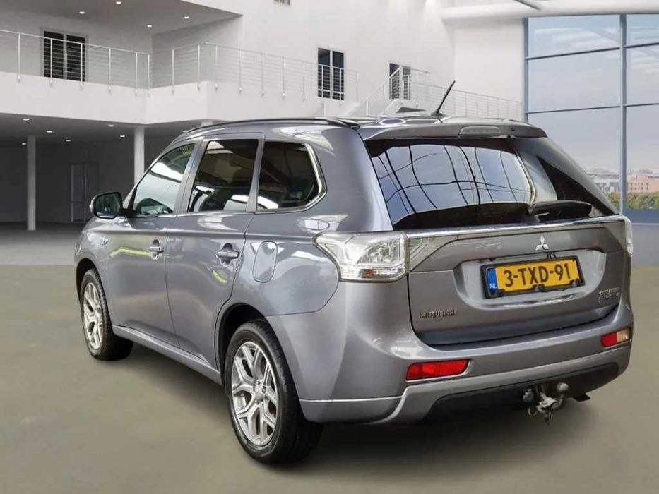 Mitsubishi Outlander 2.0 PHEV 4WD Executive Edition 2014 – 4X4