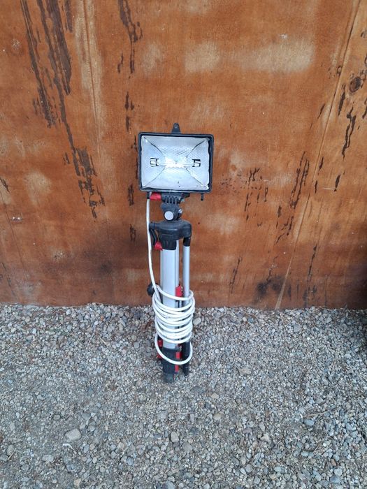 Прожектор с тринога 500w