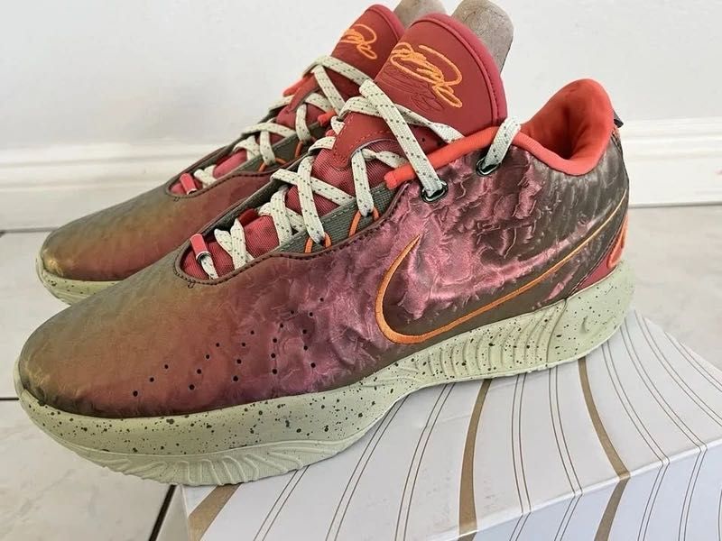 Adidasi • Bascheti Lebron James XXI / Nike (43/US 9.5)