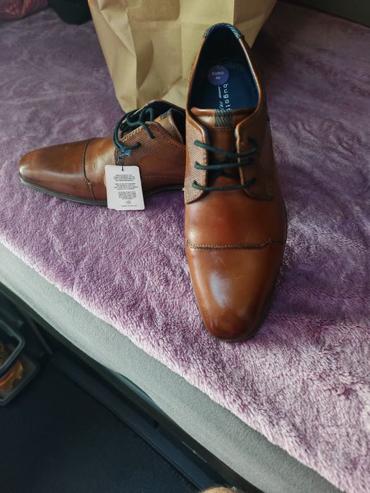 Pantofi de gala Bugatti.