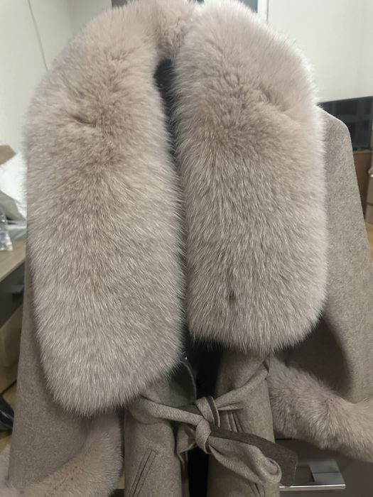 Алпака бежова  с много богата яка