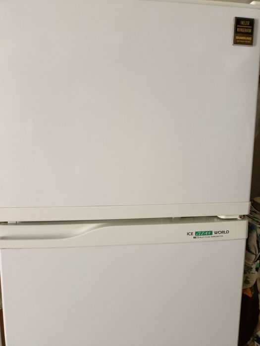 Холодильник Samsung
