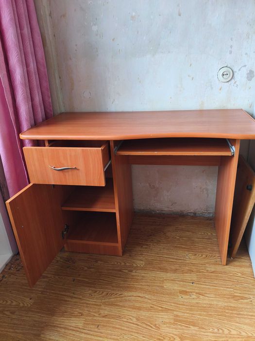 Продам письменный стол