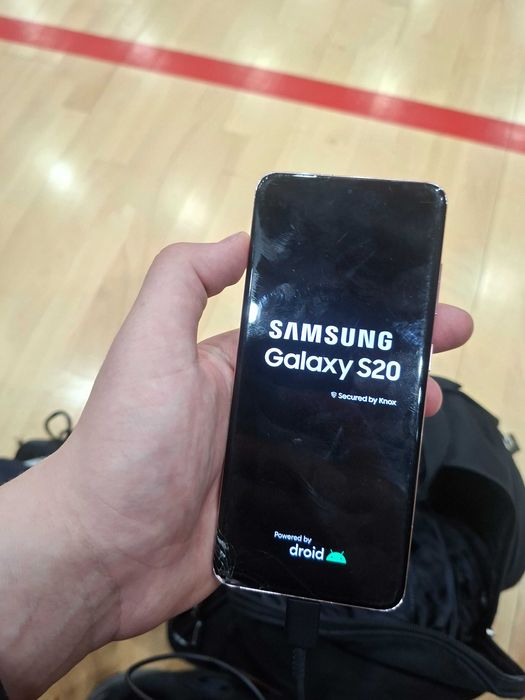 Samsung s20 работи...