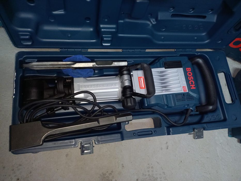 inchiriez placa compactoare vibranta picamer rotopercutor demolator