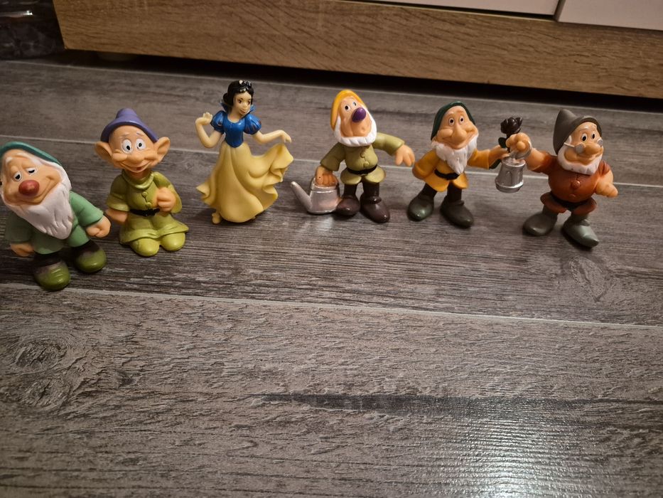 Vand figurine  alba ca zapada si piticii