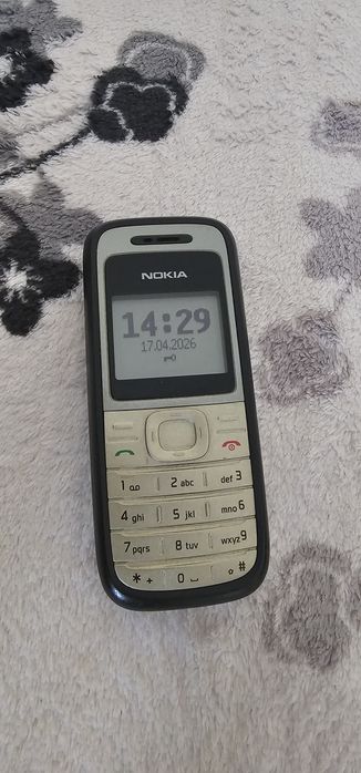 Nokia 1200 cu lanterna impecabil,accepta orice cartela, meniul este in limba română