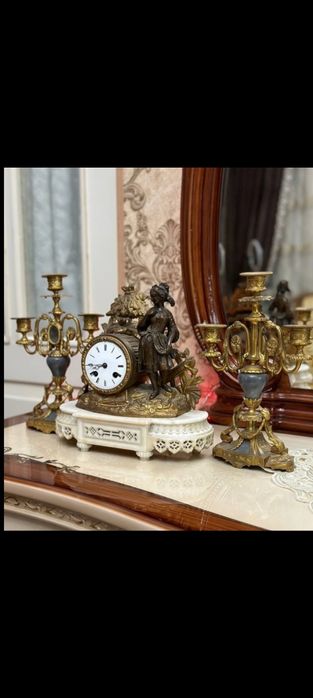 Продаются часы и подсвечники антикварные