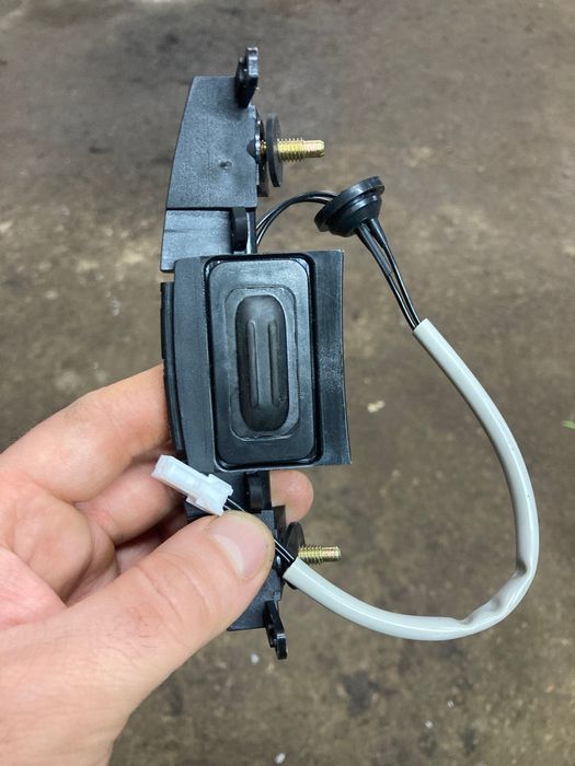 Копче за багажник Nissan Micra Mk3 K12