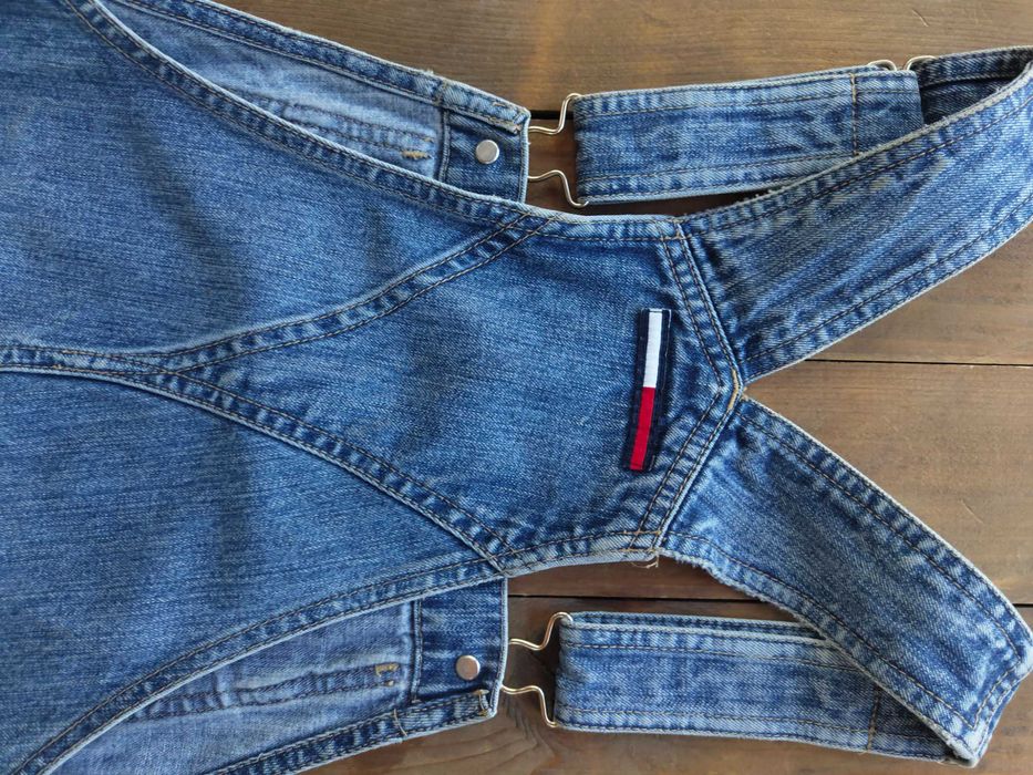 Tommy Hilfiger дънков сукман M – уникат с повече истории от TikTok