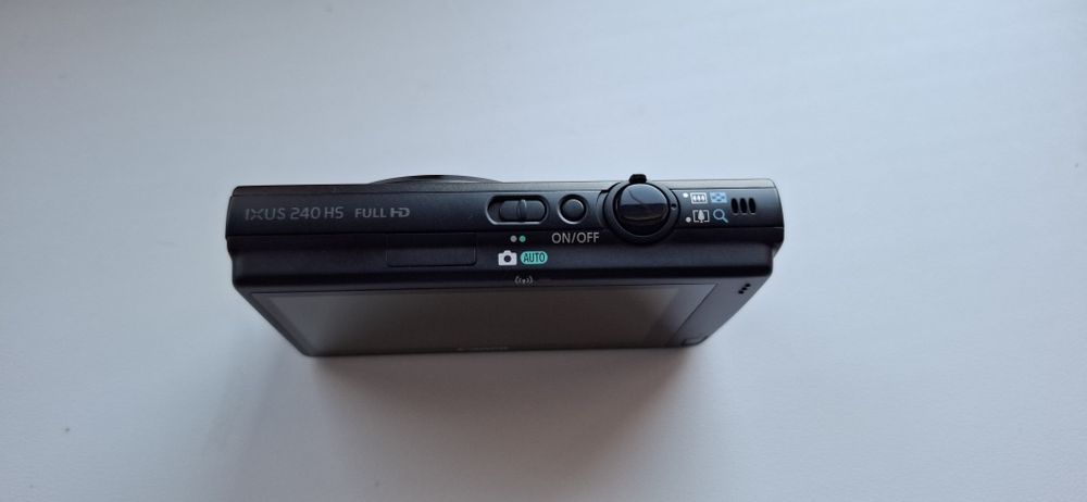 Canon ixus   240