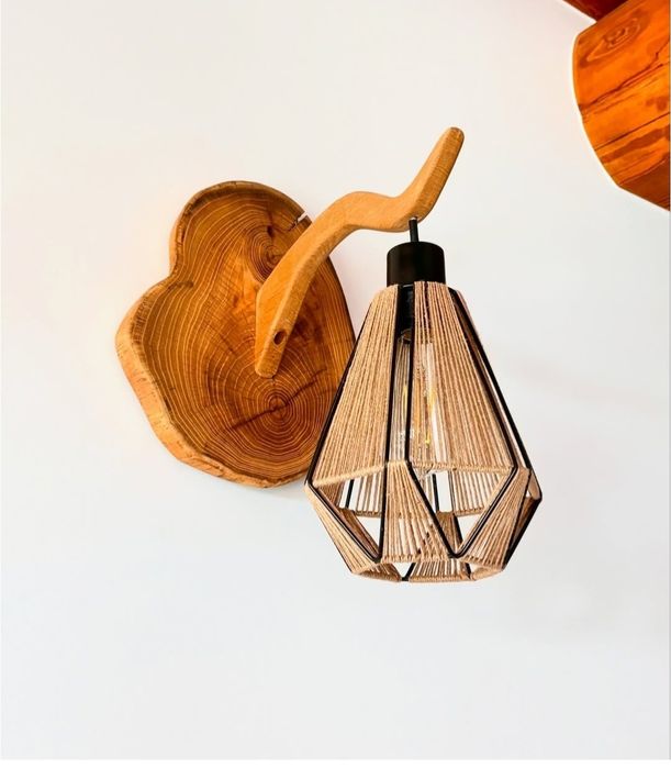 Obiecte de artizanat din lemn ( panoplie, masa, tocător, masa)