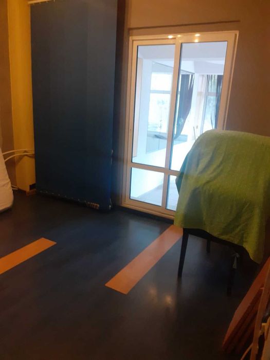 Vând două apartamente legate în Tecuci cu spațiu comercial