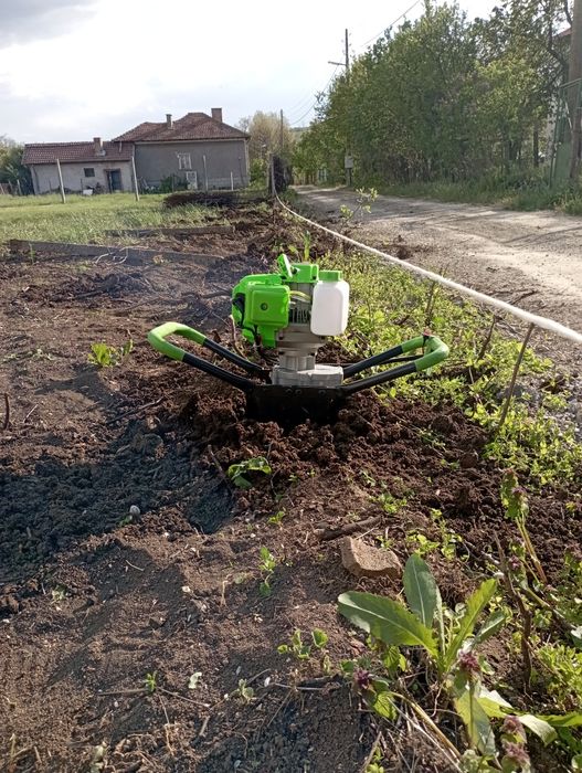 Пробиване на дупки с бензинов свредел