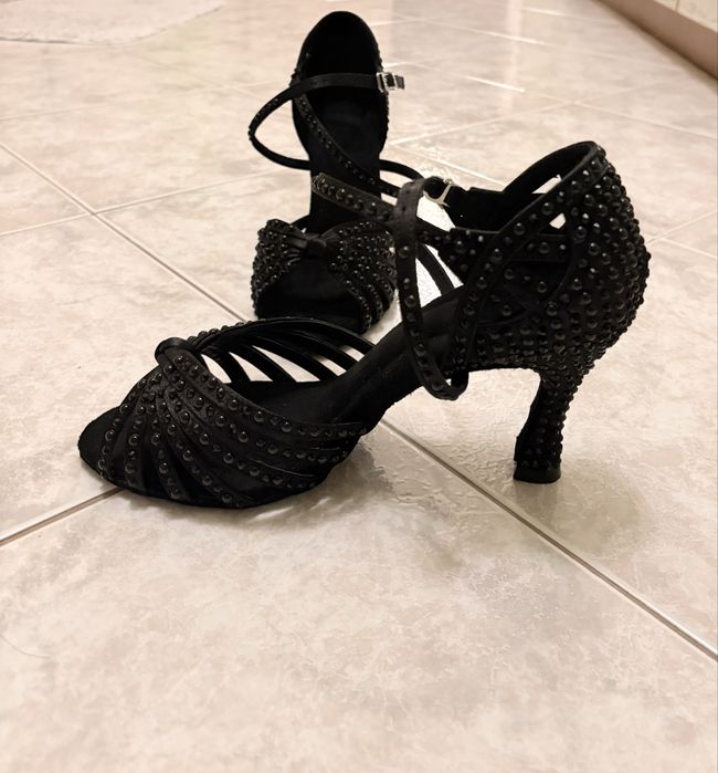 Обувки за латино танци