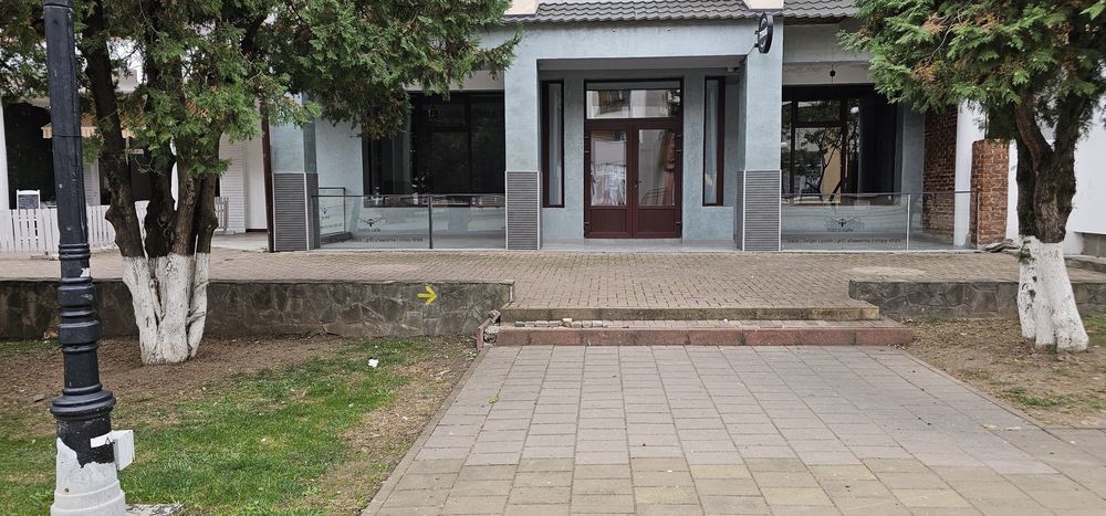 Spațiu comercial de închiriat în centrul pietonal din Târgu Ocna