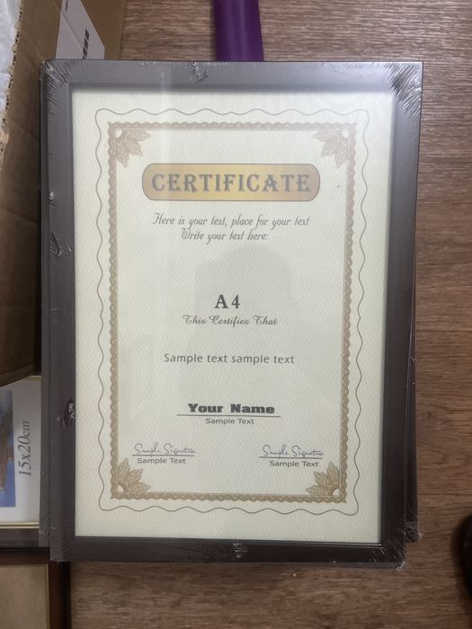 Продам новые рамки А4