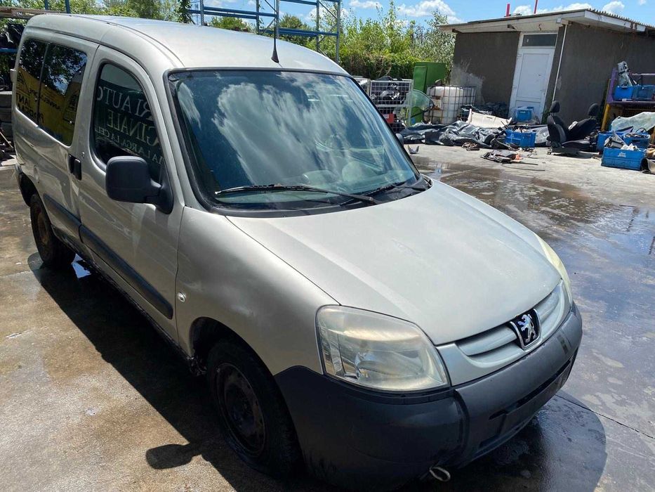 dezmembrez peugeot partner 1.9d cod motor DW8B/haion partner/usa fata