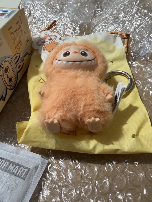 Оригинал The Monsters Pin for Love (Labubu)  Pop Mart  - Буква “J”