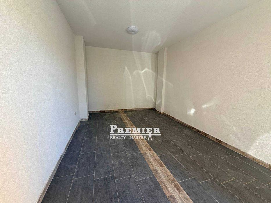 Просторен гараж с нов ремонт в Поморие - 27 м²